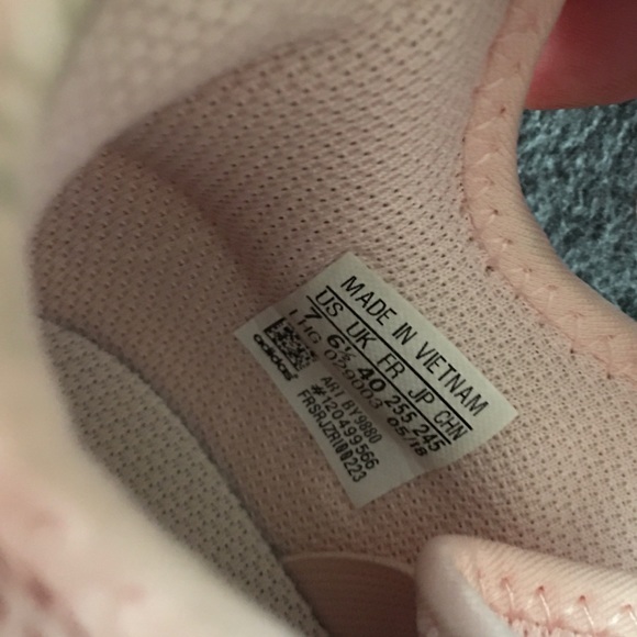 Women’s Pink/White Adidas Sneakers Size 7 * Form on Price. - Picture 3 of 4